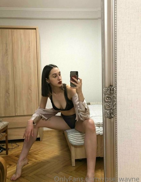 rose wayne hot actress img