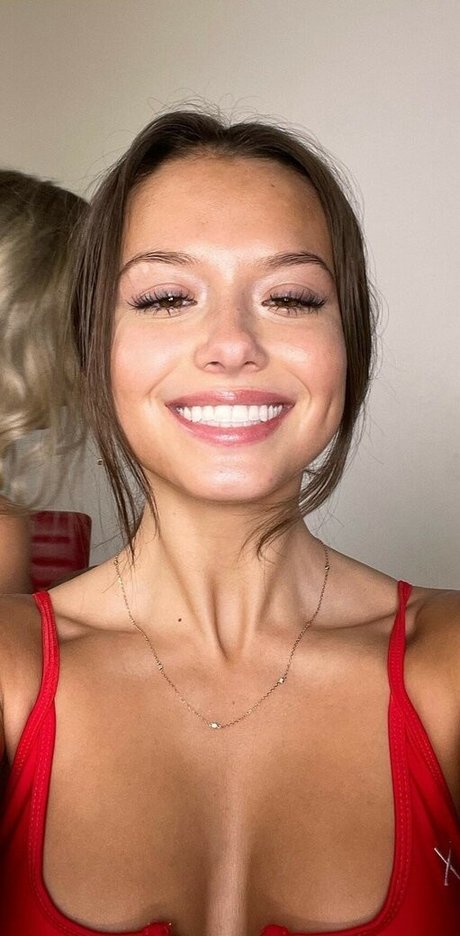 Josie Conely pretty model pictures