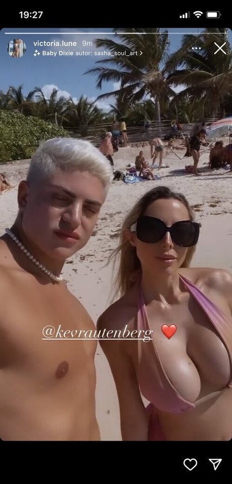 Victoria Lune model sexy photo