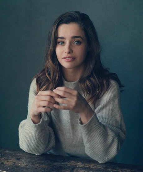 Holly Earl star exclusive gallery