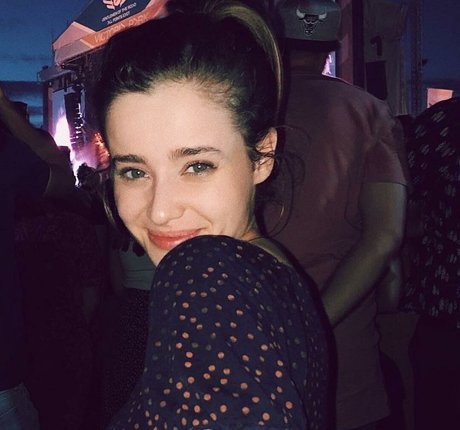 Holly Earl star adult img