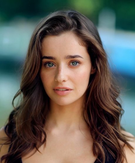 Holly Earl hd star gallery