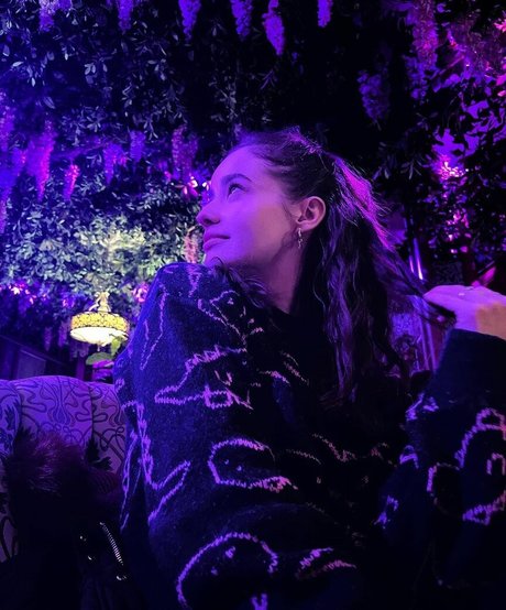 Holly Earl pornstar nude pics