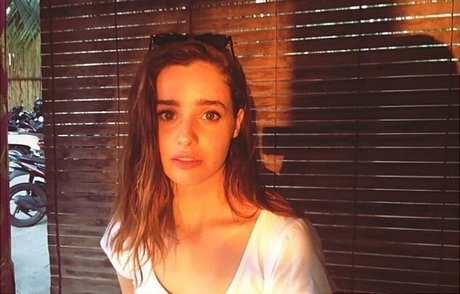 Holly Earl nude pornstar image