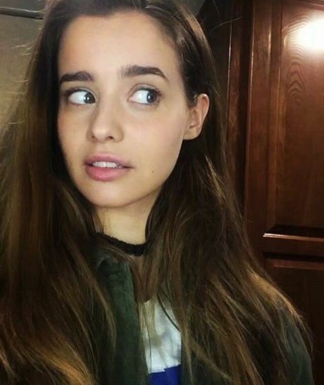 Holly Earl model exclusive image