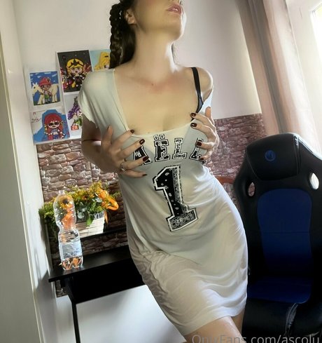 Ascolu NFT star erotic images