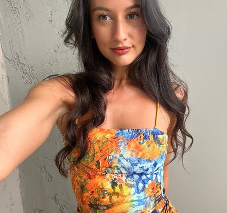 Lottie Loves ASMR exclusive model image