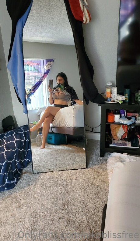 aikoblissfree hot model pics