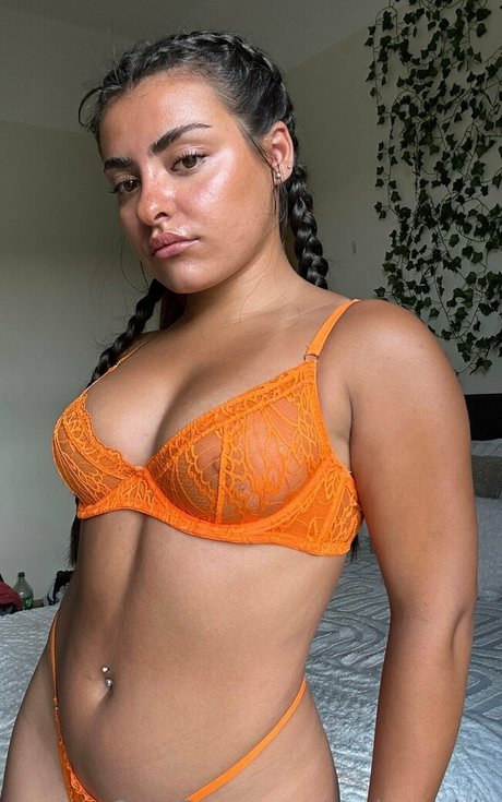 carlysophie exclusive actress image