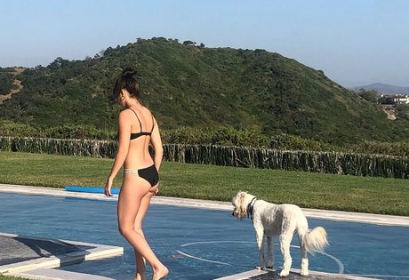 Chloe East Profile pic