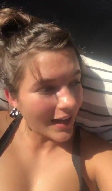 Chloe East beautiful star pictures