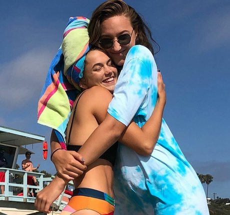 Chloe East best star img