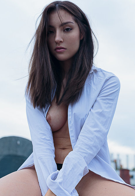 Mathilde Lasry hot star image