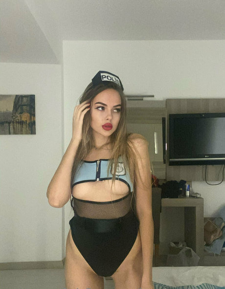 pretty iren star naked images