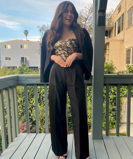 Molly Gordon star free images