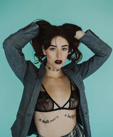 Bernadine elizabeth pretty model photos