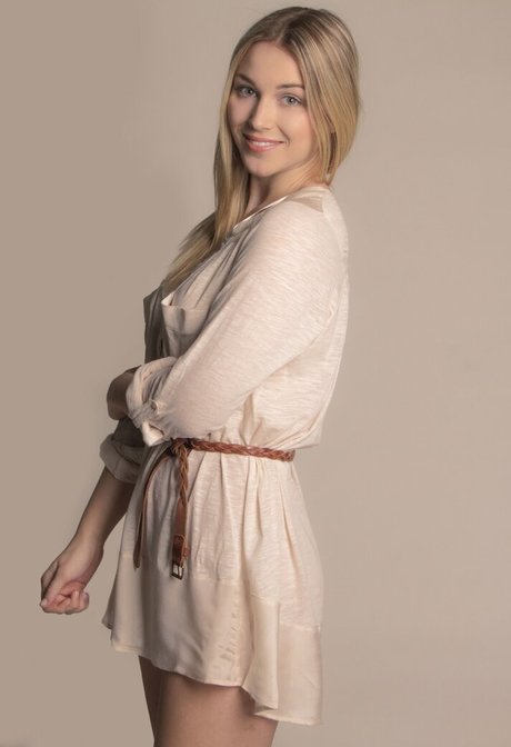 Laura Michalowicz star exclusive picture