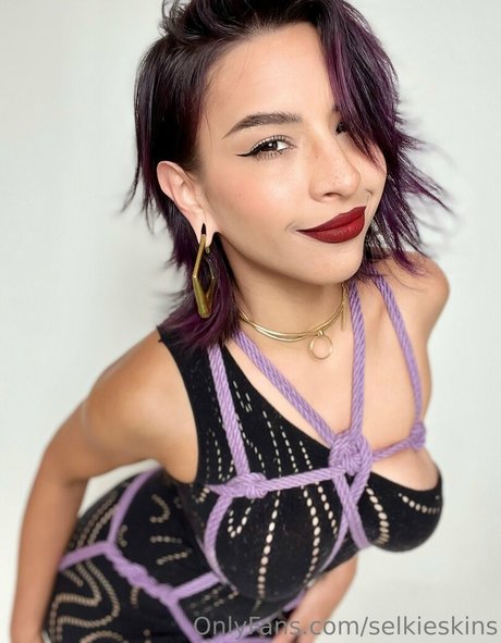 Selkieskins pornstar naked pic