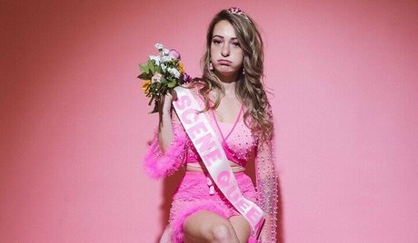 Scene Queen sexy model pic