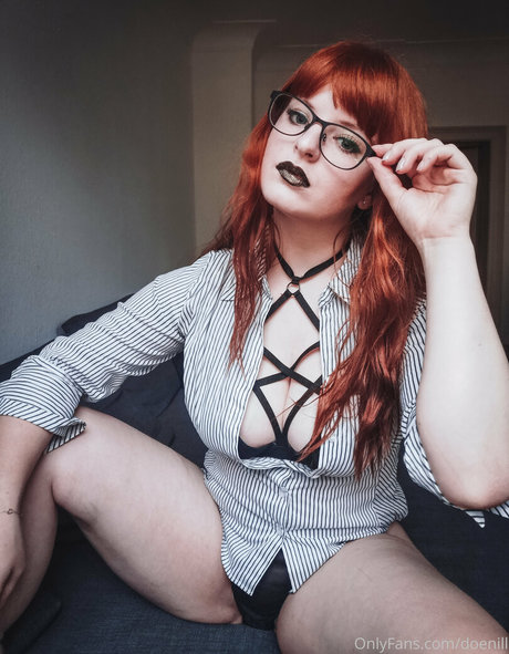 doenill star naked img