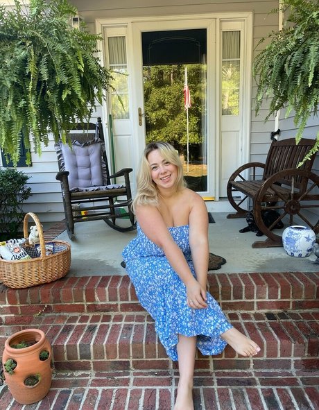 selenaray model naked pics