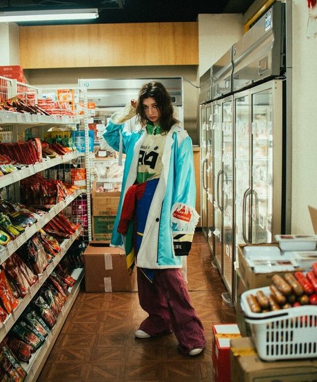 ASMR Alise exclusive actress img