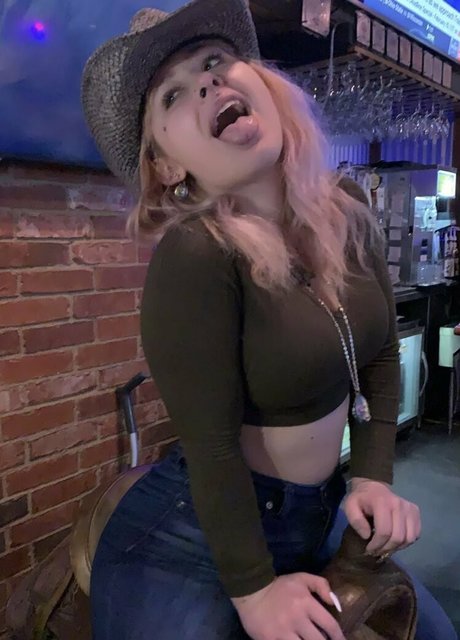 Holyfntrinity model sex photo