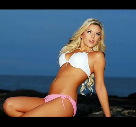 Anais Rizzo sexy model pictures