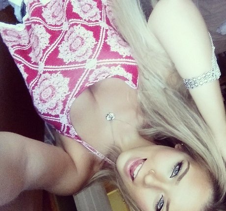 Anais Rizzo model erotic img