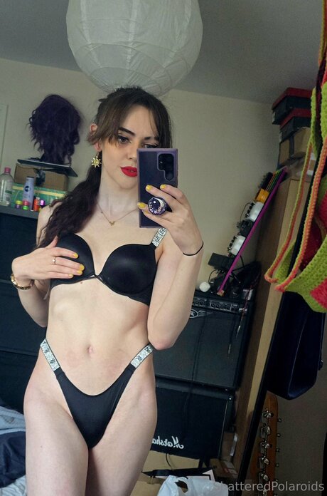 shatteredpolaroids model beautiful img