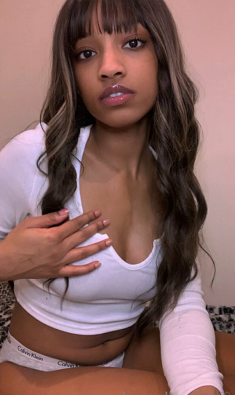 carebearelle model naked pictures