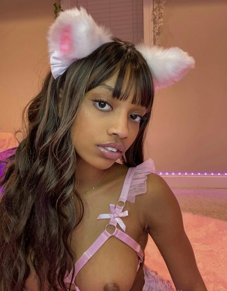 carebearelle sexy actress photos