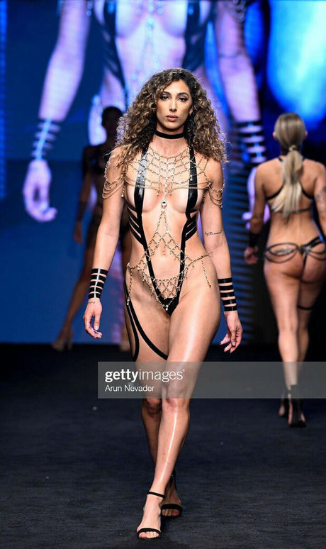 Alexia Balistreri beautiful actress photo