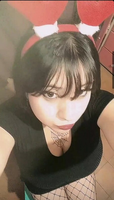 SweetYuri porn model photos