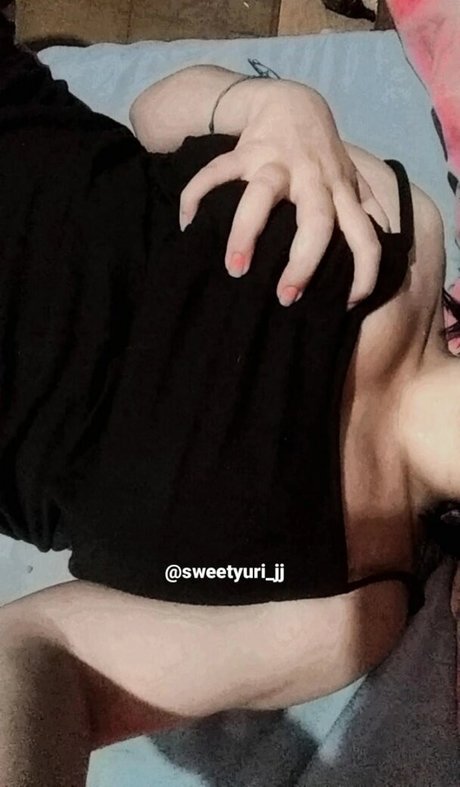 SweetYuri pornstar top image