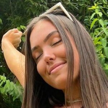 Maddie W sexy model pictures