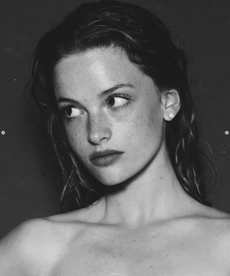 Camille Yolaine pretty pornstar galleries