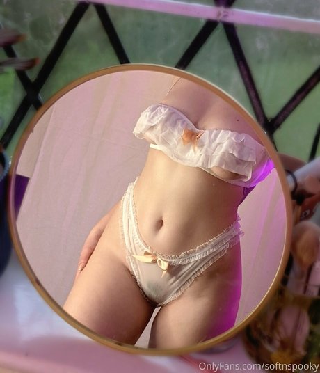 softnspooky model hot img