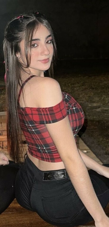 Giholiveiira__ pornstar xxx photo