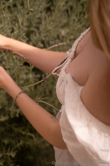 stunningemily adult actress pic