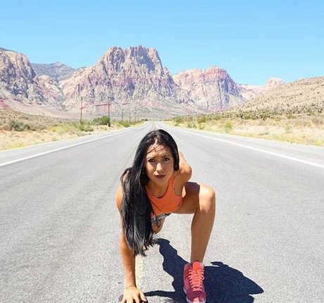 leahshines exclusive model images