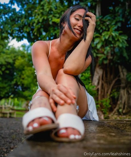 leahshines hot model gallery