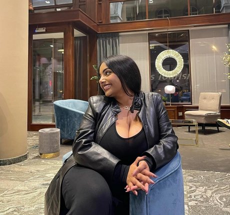 Zina Hadid top star photos