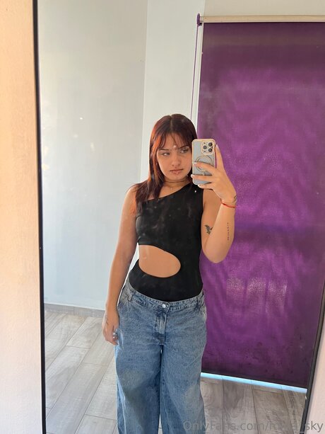 Mina Sky nice actress image