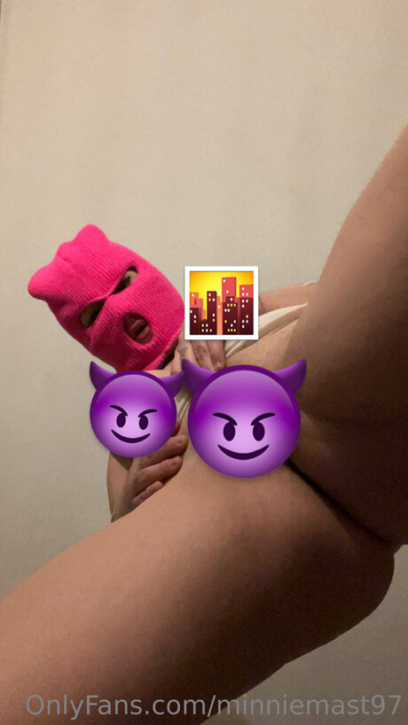 Minniemast97 pornstar erotic image