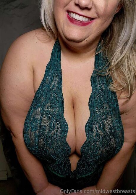 Midwestbreasts pretty model archive