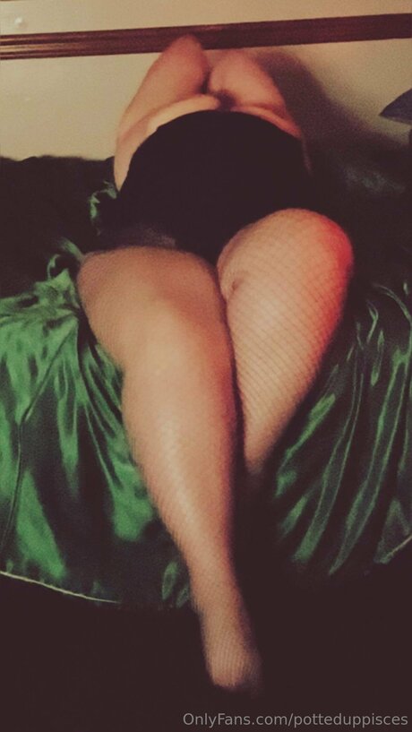 Madmadamsin model naked galleries