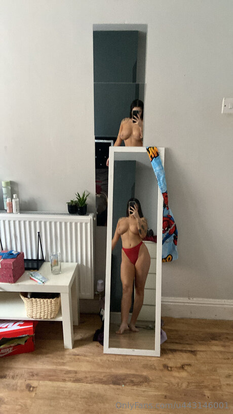 U443146001 star sexy photos