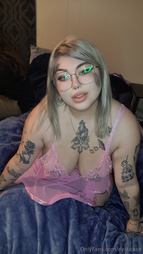 Eviltease star perfect photo