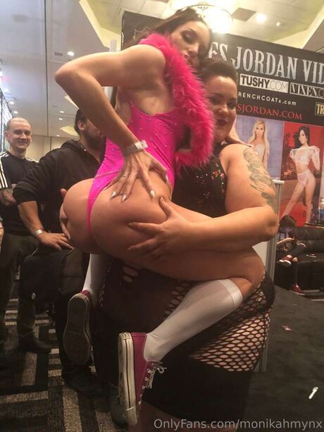 Monikamynx69 free model image